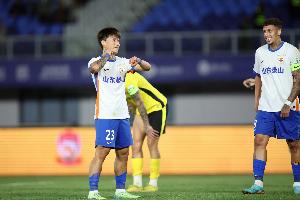 争议判罚引焦点：泰山对决海牛，关键人物引发热议
